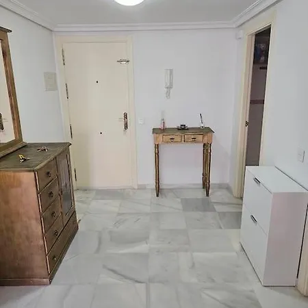 Compartir Apartamento Con Habitacion Y Bano Privado * 托雷莫利诺斯