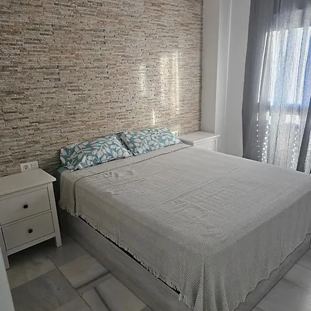 Compartir Apartamento Con Habitacion Y Bano Privado Торремолинос