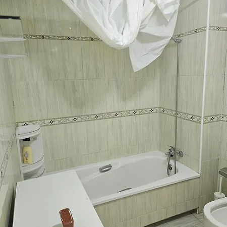 아파트 Compartir Apartamento Con Habitacion Y Bano Privado 토레몰리노스