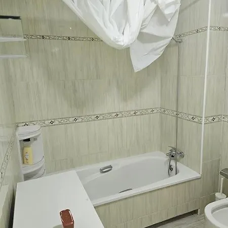 Compartir Apartamento Con Habitacion Y Bano Privado شقة